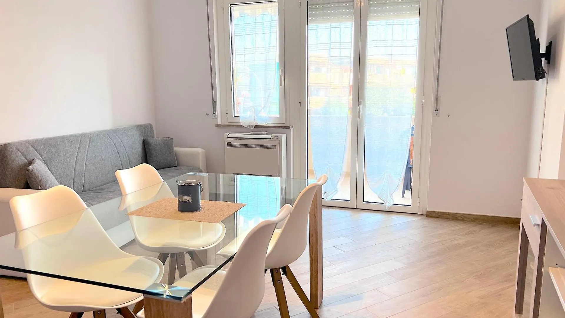 Alghero Charming Apartments, Steps From The Beach 0*,