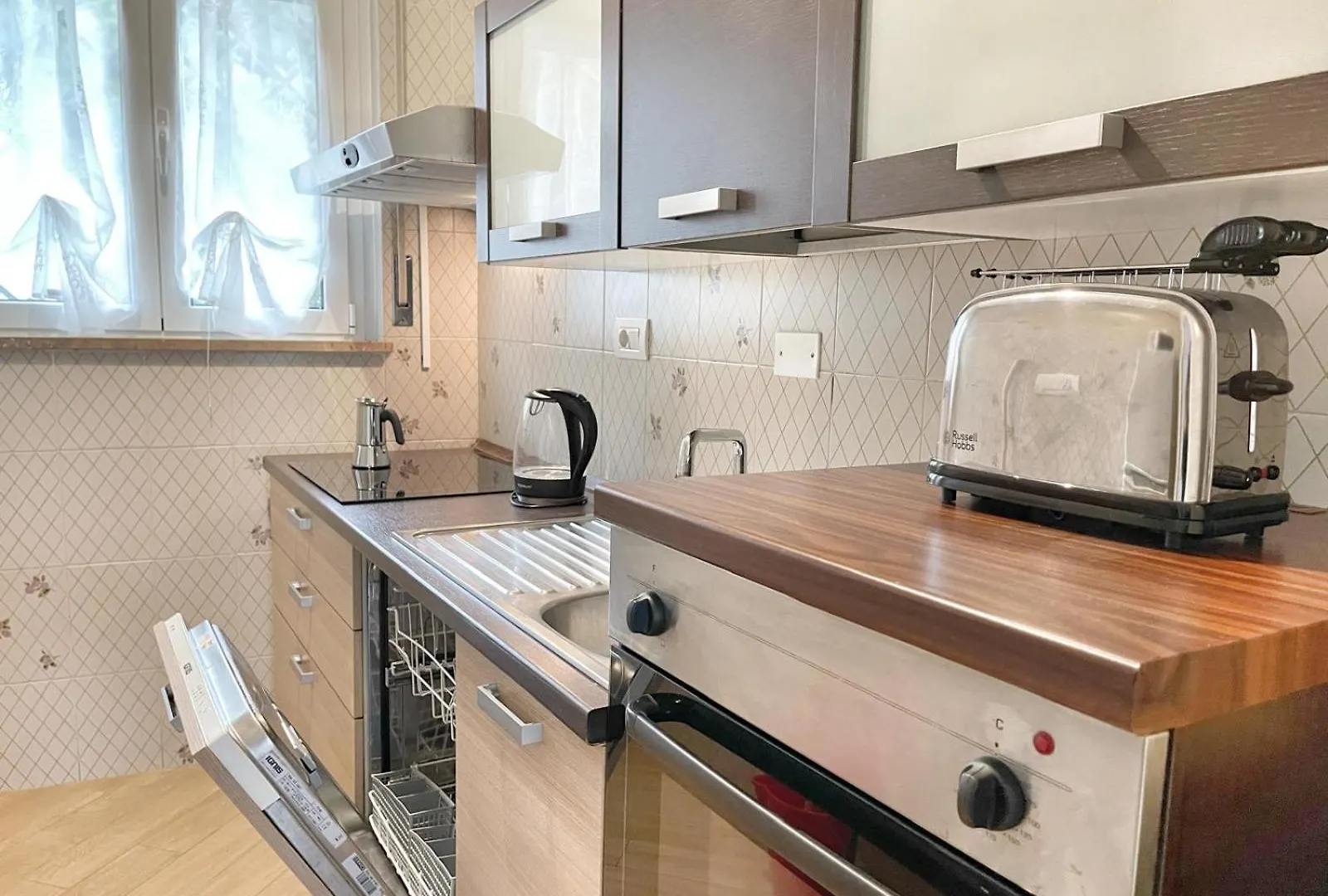 Alghero Charming Apartments, Steps From The Beach